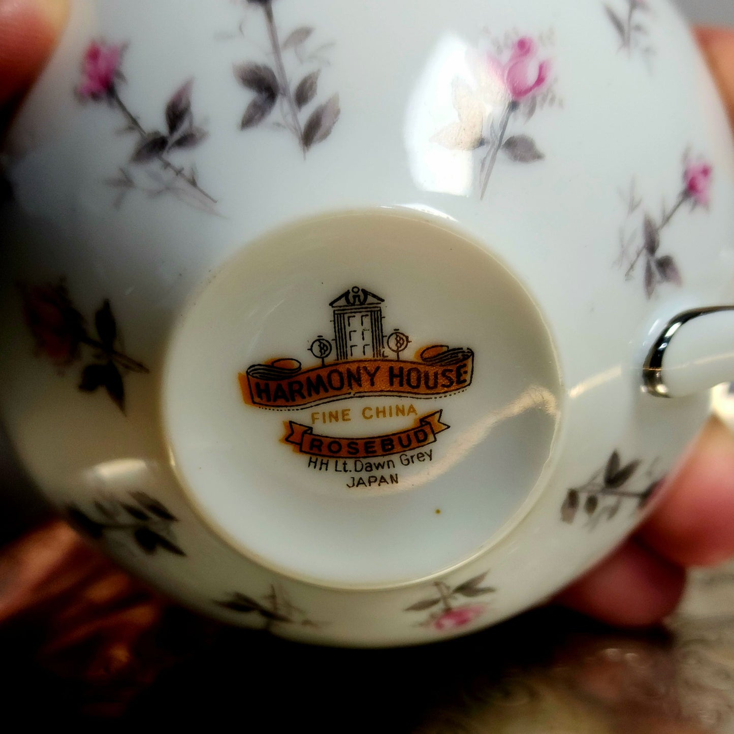 Rosebud Victorian Cameo Skull Teacup Candle