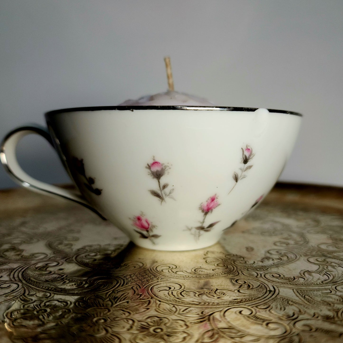Rosebud Victorian Cameo Skull Teacup Candle