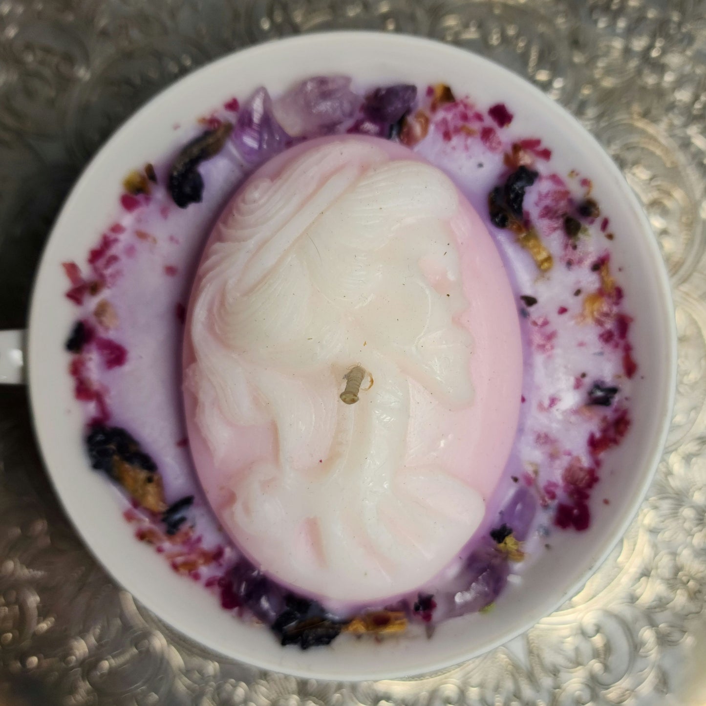 Rosebud Victorian Cameo Skull Teacup Candle